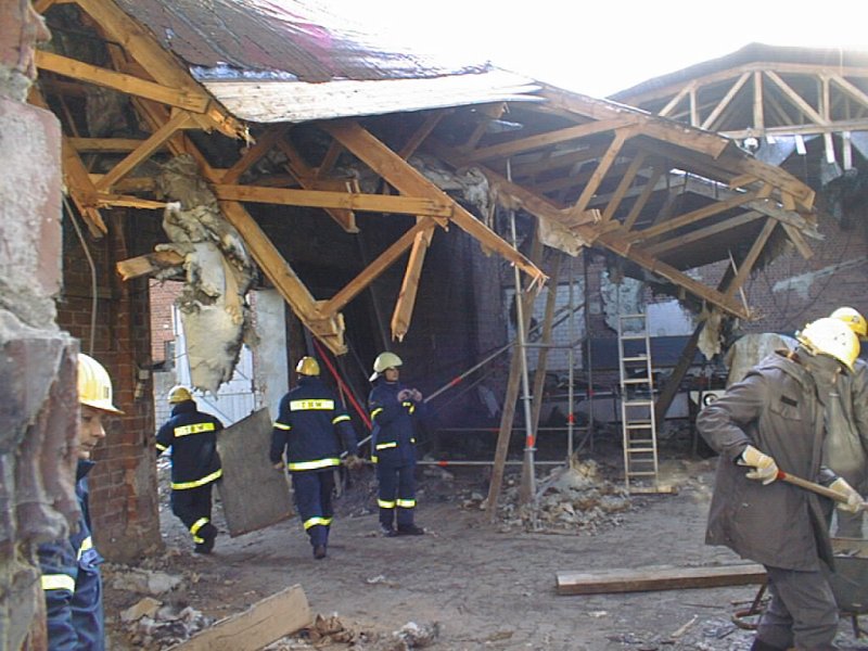 Eingestürtzte Halle der DRLG Horneburg